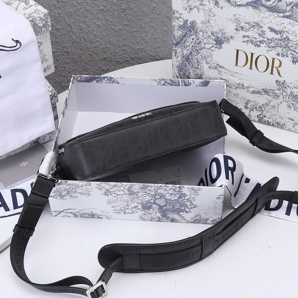 D10r SAFARI MESSENGER BAG