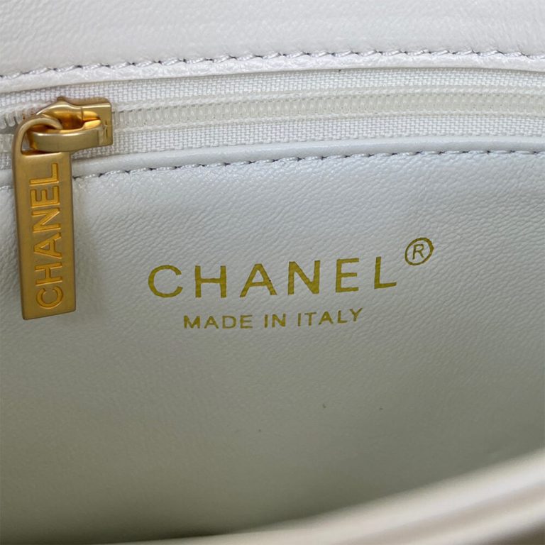 SMALL CLASSIC HANDBAG