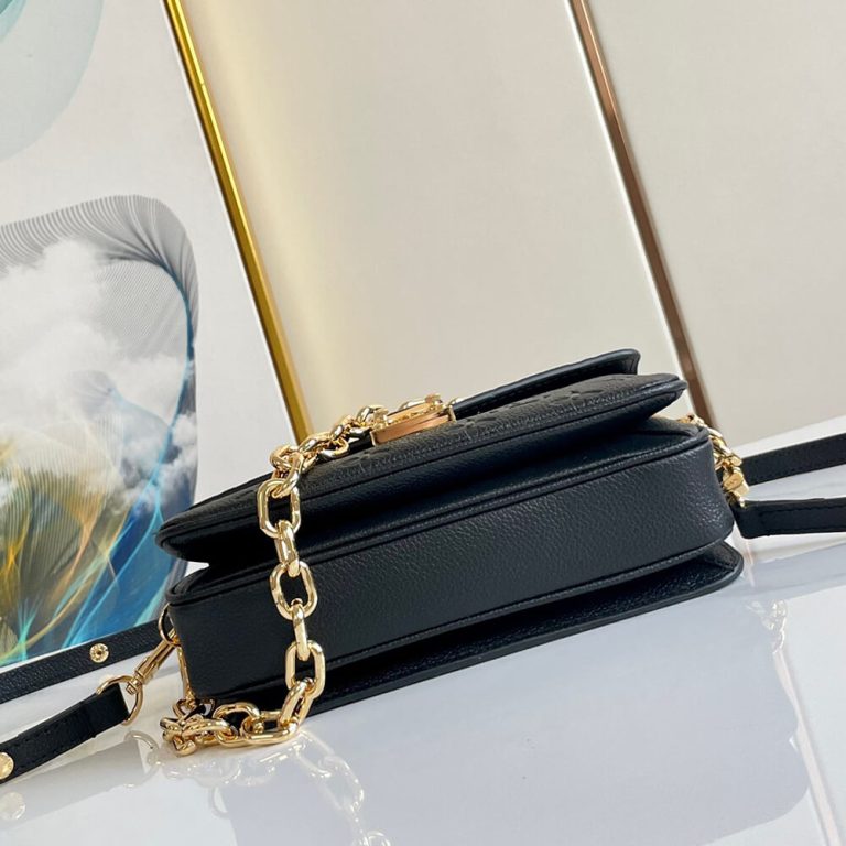 LV Pochette Metis East West