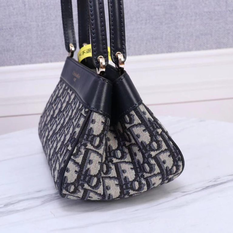 SMALL D10r KEY BAG