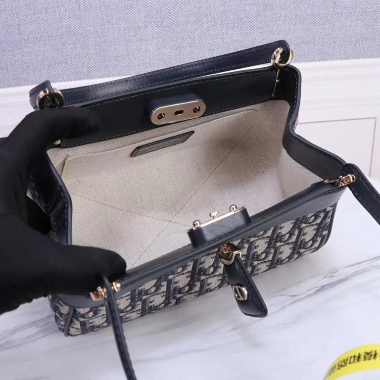 SMALL D10r KEY BAG