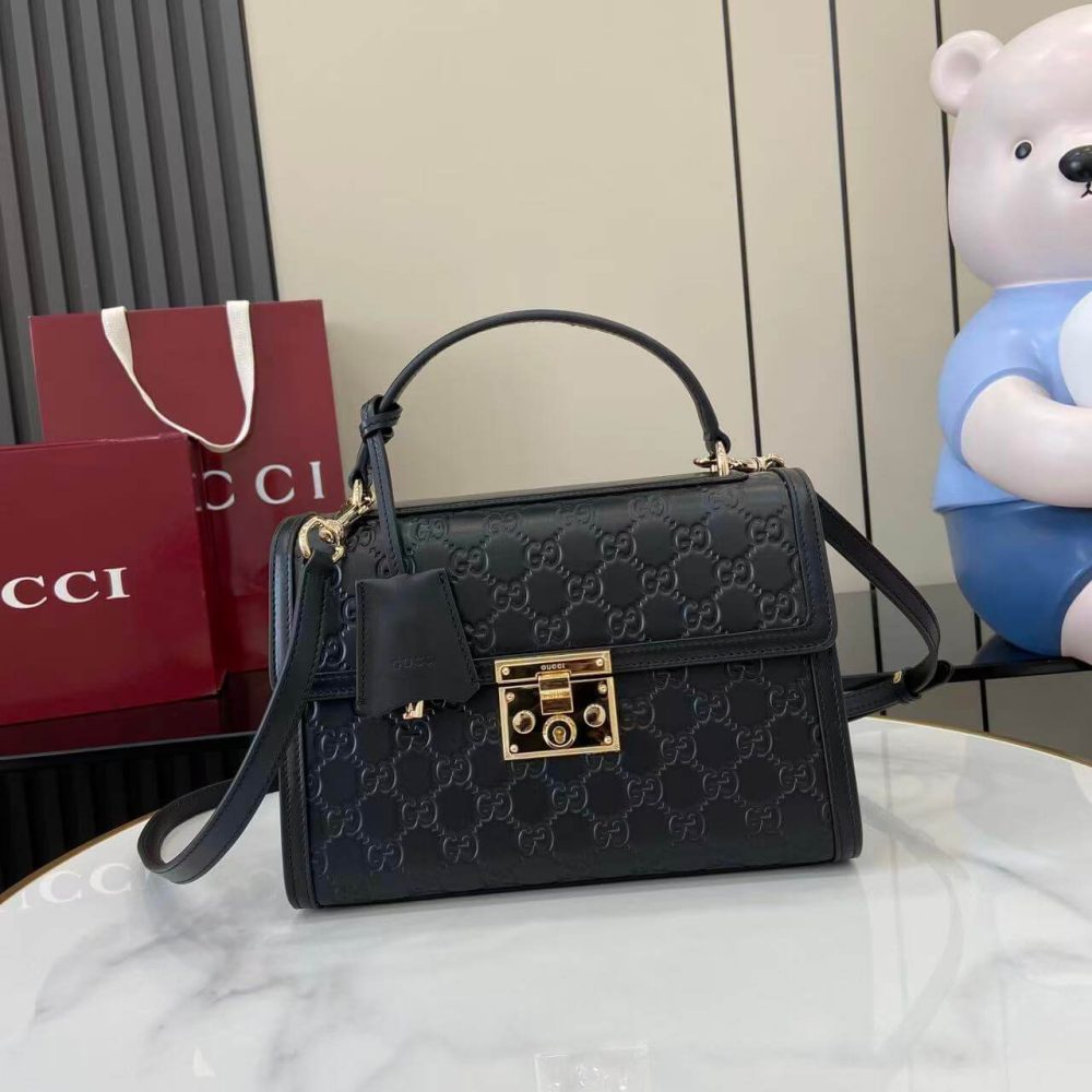 Gvc*1 PADLOCK MEDIUM TOP HANDLE BAG