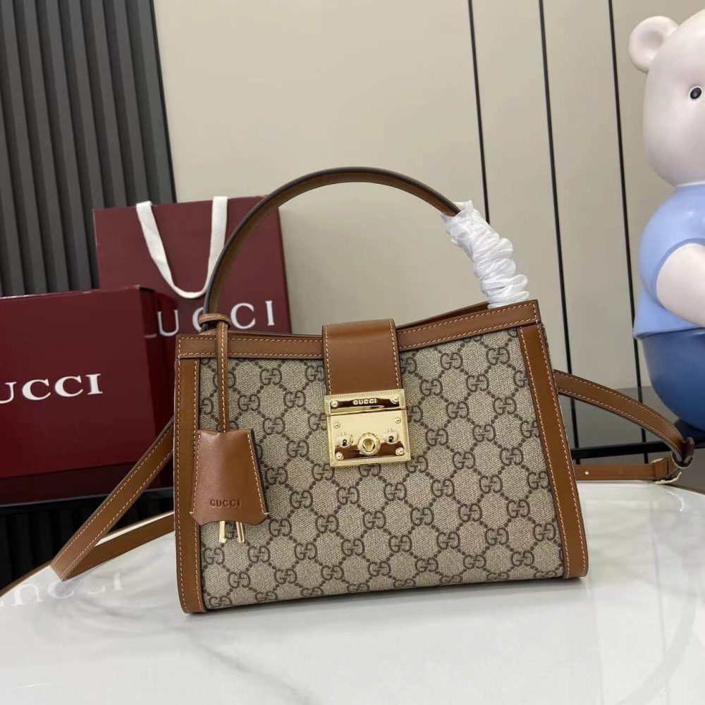 Gvc*1 PADLOCK MEDIUM TOP HANDLE BAG