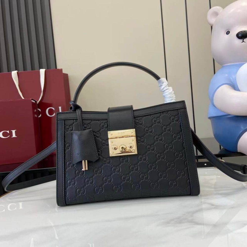 Gvc*1 PADLOCK MEDIUM TOP HANDLE BAG