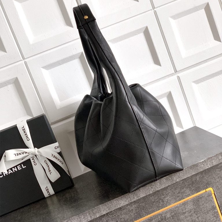 Ch**el LARGE HOBO BAG(HIGH-END GRADE)