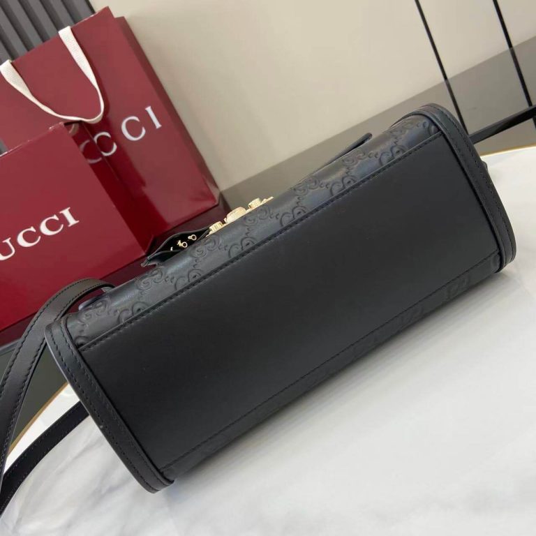 Gvc*1 PADLOCK MEDIUM TOP HANDLE BAG
