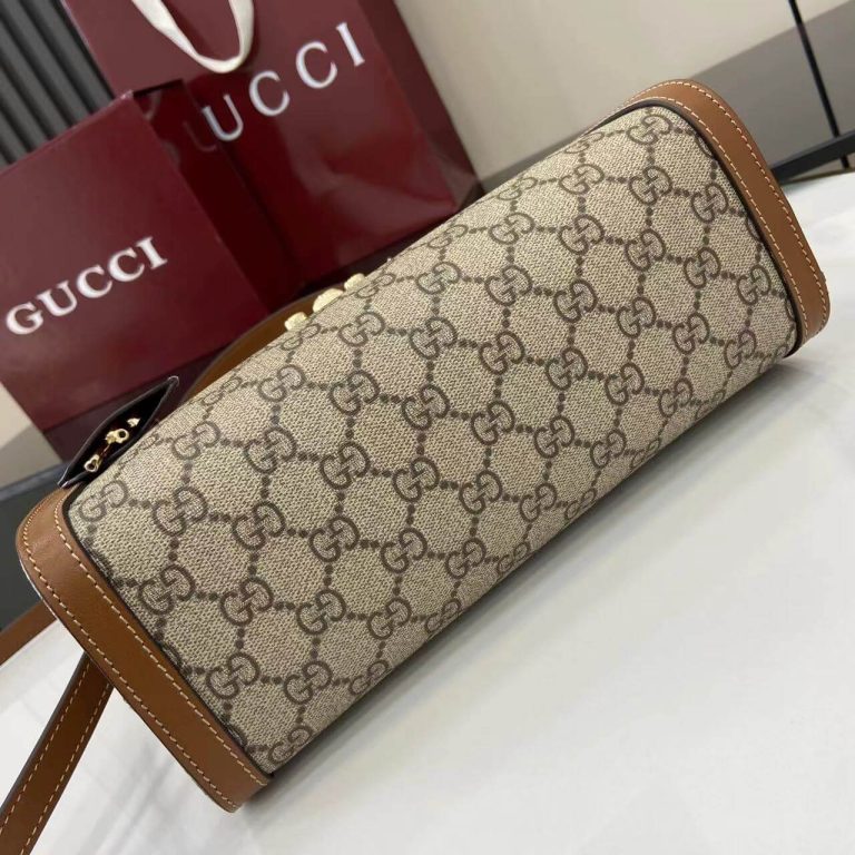 Gvc*1 PADLOCK MEDIUM TOP HANDLE BAG