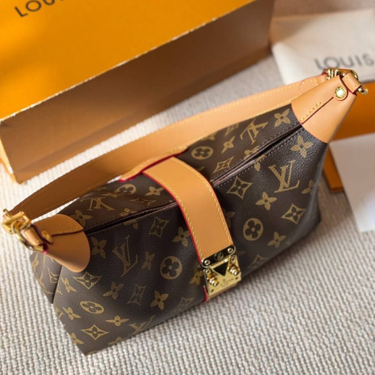 LV POCHETTE MIA
