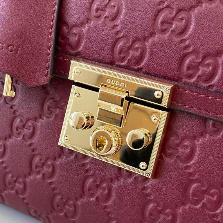 Gvc*1 PADLOCK MEDIUM TOP HANDLE BAG
