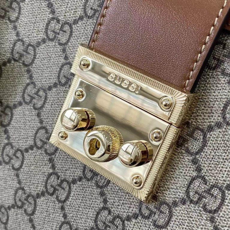 Gvc*1 PADLOCK MEDIUM TOP HANDLE BAG
