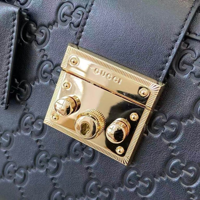 Gvc*1 PADLOCK MEDIUM TOP HANDLE BAG
