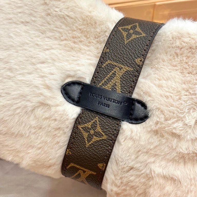 LV POCHETTE MIA Gloves