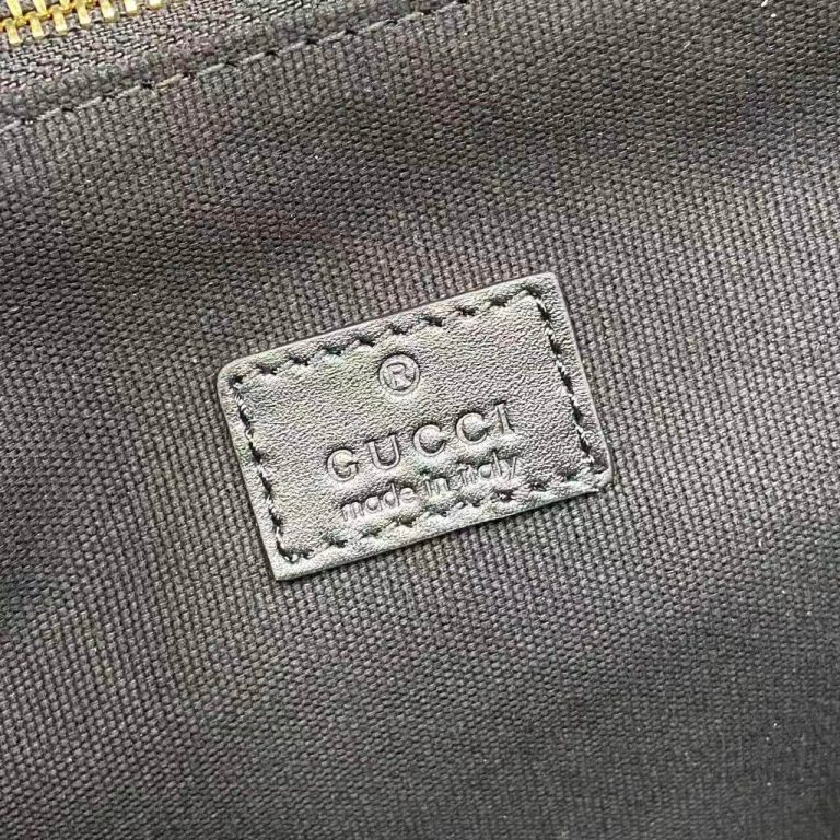 Gvc*1 PADLOCK MEDIUM TOP HANDLE BAG