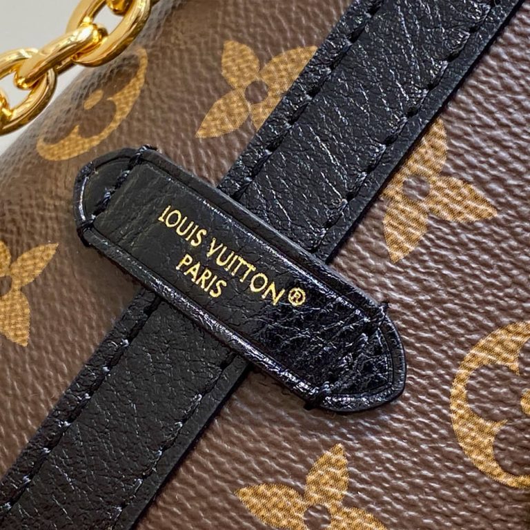 LV CARRYALL BB