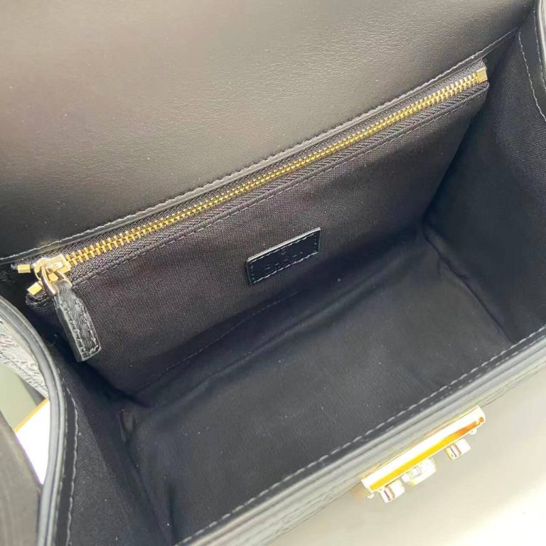 Gvc*1 PADLOCK MEDIUM TOP HANDLE BAG
